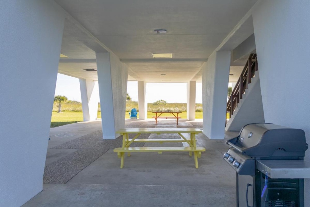 Islander East Condominiums Image 13